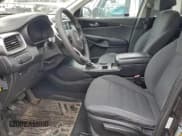 ✅ 2017 Kia Sorento LX • VIN: 5XYPG4A57HG320398 • Lot: 93325165. Listed on Copart with 176,585 mi. Free auction sales archive from the USA and detailed vehicle history report at DreamBid. Image 7.