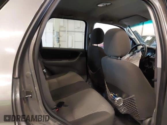 ✅ 2003 Ford Escape XLT Popular 2 • VIN: 1FMYU93133KB22131 • Lot: 43520309. Listed on IAAI with 219,668 mi. Free auction sales archive from the USA and detailed vehicle history report at DreamBid. Image 8.