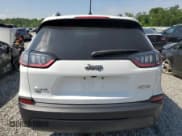 ✅ 2020 Jeep Cherokee Latitude Plus • VIN: 1C4PJMLB5LD602695 • Lot: 56363055. Wystawiony na Copart z przebiegiem 139 439 mil. Bezpłatny archiwum sprzedaży aukcyjnych z USA i szczegółowy raport historii pojazdu na DreamBid. Zdjęcie 6.