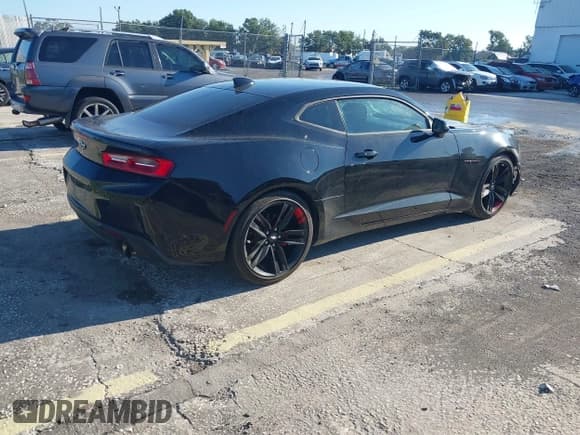 ✅ 2018 Chevrolet Camaro 1LT • VIN: 1G1FB1RX7J0122214 • Lot: 43246319. Wystawiony na IAAI z przebiegiem 85 789 mil. Bezpłatny archiwum sprzedaży aukcyjnych z USA i szczegółowy raport historii pojazdu na DreamBid. Zdjęcie 4.