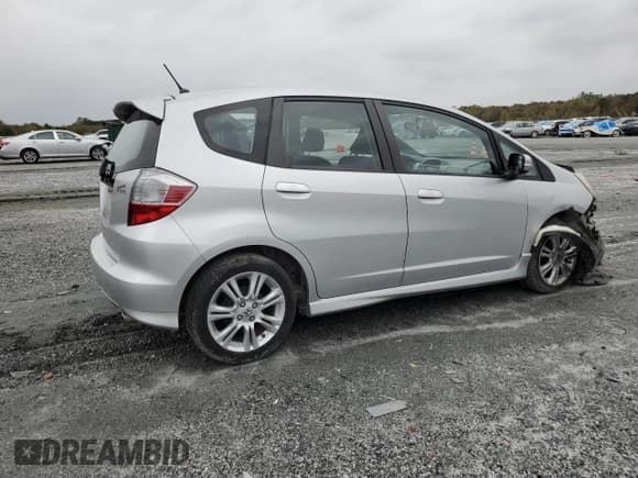 ✅ 2011 Honda Fit Sport • VIN: JHMGE8H57BC002973 • Лот: 90239595. Опубликован ранее на Copart с пробегом 106 447 миль. Бесплатный доступ к архиву аукционных продаж из США и подробный отчёт об истории автомобиля на DreamBid. Изображение 3.
