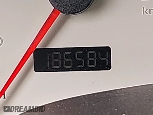 ✅ 2006 Saturn VUE • VIN: 5GZCZ33DX6S858252 • Lot: 42032301. Wystawiony na IAAI z przebiegiem 186 504 mil. Bezpłatny archiwum sprzedaży aukcyjnych z USA i szczegółowy raport historii pojazdu na DreamBid. Zdjęcie 7.