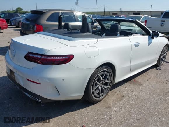 ✅ 2021 Mercedes-Benz E 450 • VIN: W1K1K5JB3MF159017 • Lot: 43151594. Wystawiony na IAAI z przebiegiem 48 580 mil. Bezpłatny archiwum sprzedaży aukcyjnych z USA i szczegółowy raport historii pojazdu na DreamBid. Zdjęcie 4.