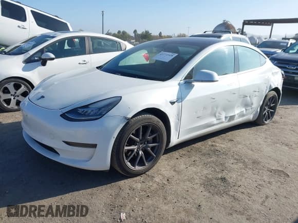✅ 2020 Tesla Model 3 Standard Range Plus • VIN: 5YJ3E1EAXLF644990 • Lot: 43772928. Wystawiony na IAAI z przebiegiem 48 180 mil. Bezpłatny archiwum sprzedaży aukcyjnych z USA i szczegółowy raport historii pojazdu na DreamBid. Zdjęcie 2.