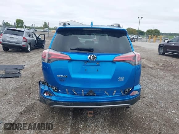 ✅ 2018 Toyota RAV4 XLE • VIN: JTMRFREV8JJ741992 • Лот: 43396927. Опубликован ранее на IAAI с пробегом 147 726 миль. Бесплатный доступ к архиву аукционных продаж из США и подробный отчёт об истории автомобиля на DreamBid. Изображение 16.