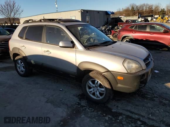 2006 Hyundai Tucson GLS z VIN KM8JN72D66U315185, wystawiony jako Copart lot #79770384 z przebiegiem 196 351 mil mil oraz Czysty tytuł • Clean title. Historia ofert i sprzedaży dostępna na DreamBid. Obrazek 4.