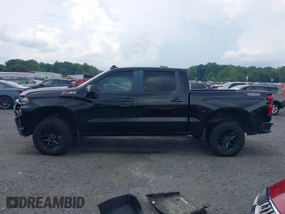 ✅ 2020 Chevrolet Silverado 1500 LT Trail Boss • VIN: 1GCPYFED6LZ181417 • Lot: 42989002. Wystawiony na IAAI z przebiegiem 104 694 mil. Bezpłatny archiwum sprzedaży aukcyjnych z USA i szczegółowy raport historii pojazdu na DreamBid. Zdjęcie 14.