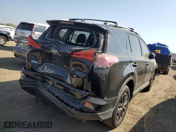 ✅ 2017 Toyota RAV4 LE • VIN: 2T3ZFREV4HW364606 • Лот: 84965175. Опубликован ранее на Copart с пробегом 101 301 миль. Бесплатный доступ к архиву аукционных продаж из США и подробный отчёт об истории автомобиля на DreamBid. Изображение 3.