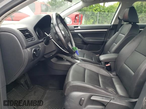 ✅ 2010 Volkswagen Jetta Limited Edition • VIN: 3VWAZ7AJ3AM094221 • Lot: 57469665. Listed on Copart with 135,265 mi. Free auction sales archive from the USA and detailed vehicle history report at DreamBid. Image 7.