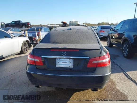 ✅ 2013 Mercedes-Benz E 350 • VIN: WDDKJ5KB1DF218099 • Lot: 43906123. Listed on IAAI with 140,263 mi. Free auction sales archive from the USA and detailed vehicle history report at DreamBid. Image 16.