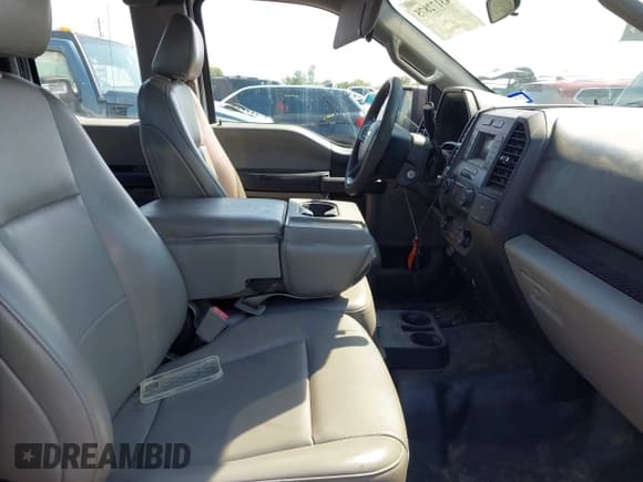 ✅ 2019 Ford F-150 XL • VIN: 1FTEX1EB4KKD57416 • Lot: 43172875. Wystawiony na IAAI z przebiegiem 221 398 mil. Bezpłatny archiwum sprzedaży aukcyjnych z USA i szczegółowy raport historii pojazdu na DreamBid. Zdjęcie 5.