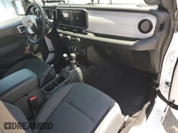 ✅ 2025 Jeep Wrangler Sport • VIN: 1C4PJXAN2SW576316 • Lot: 60550635. Listed on Copart with 1,730 mi. Free auction sales archive from the USA and detailed vehicle history report at DreamBid. Image 8.