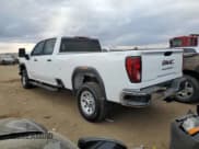 ✅ 2024 GMC Sierra 3500HD Pro • VIN: 1GT49SEY0RF439159 • Lot: 75789344. Wystawiony na Copart z przebiegiem 6 128 mil. Bezpłatny archiwum sprzedaży aukcyjnych z USA i szczegółowy raport historii pojazdu na DreamBid. Zdjęcie 2.