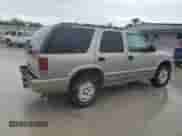 2001 Chevrolet Blazer LT z VIN 1GNDT13W212207596, wystawiony jako Copart lot #76174454 z przebiegiem 139 367 mil mil oraz Nie do naprawy • Non repairable. Historia ofert i sprzedaży dostępna na DreamBid. Obrazek 3.