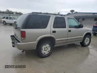 2001 Chevrolet Blazer LT z VIN 1GNDT13W212207596, wystawiony jako Copart lot #76174454 z przebiegiem 139 367 mil mil oraz Nie do naprawy • Non repairable. Historia ofert i sprzedaży dostępna na DreamBid. Obrazek 3.