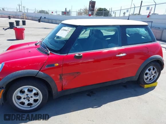 ✅ 2004 MINI Hardtop • VIN: WMWRC33484TC55840 • Lot: 42088687. Wystawiony na IAAI z przebiegiem 135 353 mil. Bezpłatny archiwum sprzedaży aukcyjnych z USA i szczegółowy raport historii pojazdu na DreamBid. Zdjęcie 6.