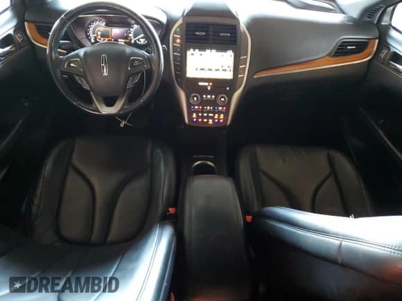 ✅ 2016 Lincoln MKC Reserve • VIN: 5LMCJ3D98GUJ00881 • Lot: 71352965. Wystawiony na Copart z przebiegiem 72 165 mil. Bezpłatny archiwum sprzedaży aukcyjnych z USA i szczegółowy raport historii pojazdu na DreamBid. Zdjęcie 8.