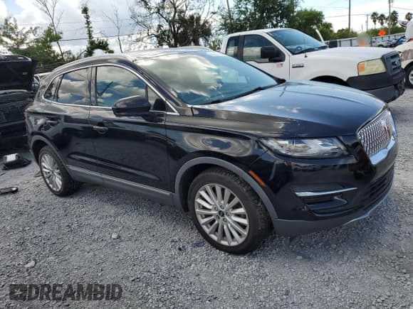 ✅ 2019 Lincoln MKC Standard • VIN: 5LMCJ1C98KUL47753 • Лот: 81857435. Опубликован ранее на Copart с пробегом Не указан. Бесплатный доступ к архиву аукционных продаж из США и подробный отчёт об истории автомобиля на DreamBid. Изображение 4.