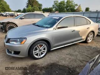 ✅ 2013 Volkswagen Passat S • VIN: 1VWAP7A35DC064828 • Lot: 68102105. Wystawiony na Copart z przebiegiem Nie podano. Bezpłatny archiwum sprzedaży aukcyjnych z USA i szczegółowy raport historii pojazdu na DreamBid. Zdjęcie 1.
