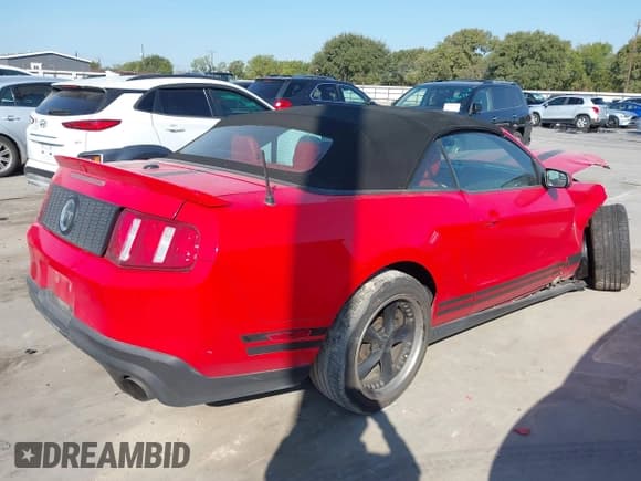 ✅ 2011 Ford Mustang GT Premium • VIN: 1ZVBP8FF3B5103964 • Lot: 43247908. Listed on IAAI with 186,161 mi. Free auction sales archive from the USA and detailed vehicle history report at DreamBid. Image 4.