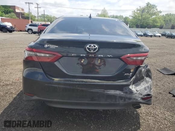 2022 Toyota Camry XLE z VIN 4T1F11AK7NU034073, wystawiony jako Copart lot #57094255 z przebiegiem 65 899 mil mil oraz Szkoda całkowita • Salvage title. Historia ofert i sprzedaży dostępna na DreamBid. Obrazek 6.