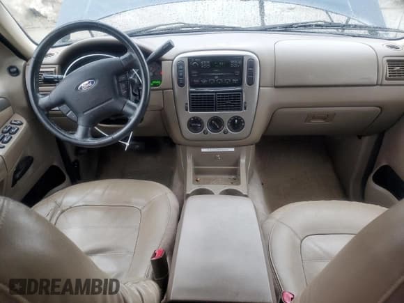 ✅ 2004 Ford Explorer XLT • VIN: 1FMZU73E64UC17896 • Lot: 89370965. Wystawiony na Copart z przebiegiem 225 655 mil. Bezpłatny archiwum sprzedaży aukcyjnych z USA i szczegółowy raport historii pojazdu na DreamBid. Zdjęcie 8.