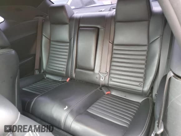 ✅ 2013 Dodge Challenger R/T Plus • VIN: 2C3CDYBT3DH631211 • Lot: 81296963. Wystawiony na Copart z przebiegiem 100 300 mil. Bezpłatny archiwum sprzedaży aukcyjnych z USA i szczegółowy raport historii pojazdu na DreamBid. Zdjęcie 10.