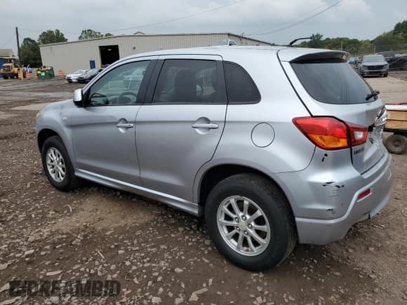 ✅ 2011 Mitsubishi Outlander ES • VIN: JA4AP3AU9BZ001711 • Lot: 81822875. Wystawiony na Copart z przebiegiem 237 264 mil. Bezpłatny archiwum sprzedaży aukcyjnych z USA i szczegółowy raport historii pojazdu na DreamBid. Zdjęcie 2.