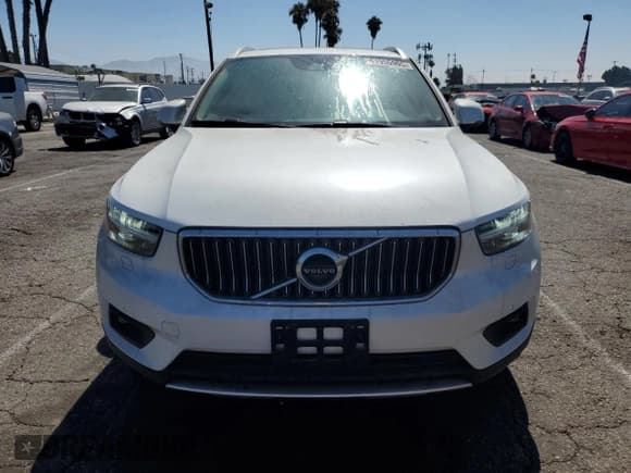 ✅ 2019 Volvo XC40 Inscription • VIN: YV4162UL6K2093162 • Lot: 61955905. Wystawiony na Copart z przebiegiem 26 663 mil. Bezpłatny archiwum sprzedaży aukcyjnych z USA i szczegółowy raport historii pojazdu na DreamBid. Zdjęcie 5.