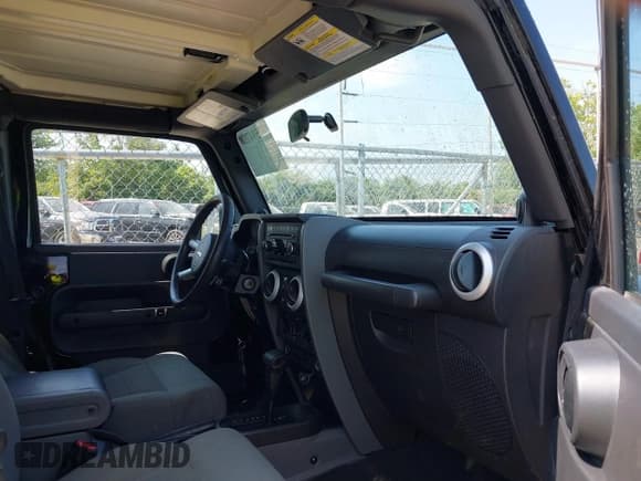 ✅ 2008 Jeep Wrangler Unlimited Sahara • VIN: 1J4GA59138L640048 • Lot: 42594778. Listed on IAAI with 114,332 mi. Free auction sales archive from the USA and detailed vehicle history report at DreamBid. Image 5.