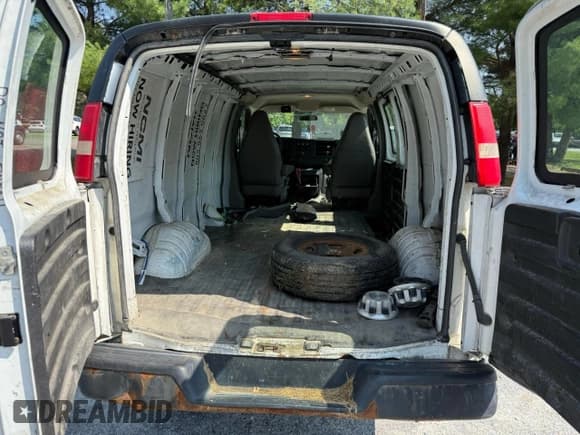 ✅ 2009 Chevrolet Express Cargo • VIN: 1GCGG25C591165137 • Lot: 65557675. Listed on Copart with 111,402 mi. Free auction sales archive from the USA and detailed vehicle history report at DreamBid. Image 6.