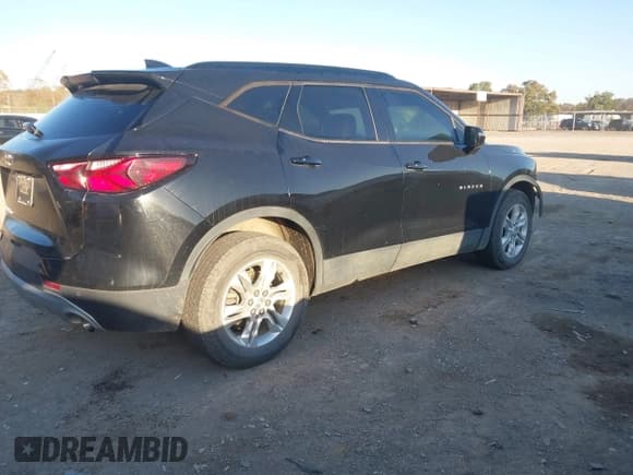 ✅ 2021 Chevrolet Blazer LT • VIN: 3GNKBJRS5MS504076 • Лот: 43502438. Опубликован ранее на IAAI с пробегом 111 264 миль. Бесплатный доступ к архиву аукционных продаж из США и подробный отчёт об истории автомобиля на DreamBid. Изображение 4.