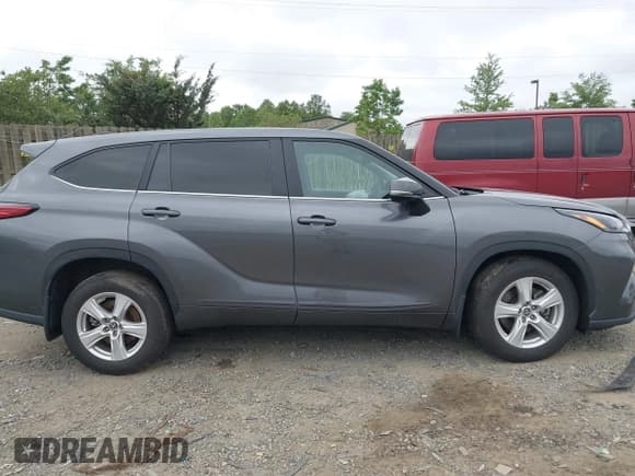 ✅ 2023 Toyota Highlander Hybrid LE • VIN: 5TDZARAH3PS526191 • Lot: 42212602. Listed on IAAI with 31,810 mi. Free auction sales archive from the USA and detailed vehicle history report at DreamBid. Image 14.