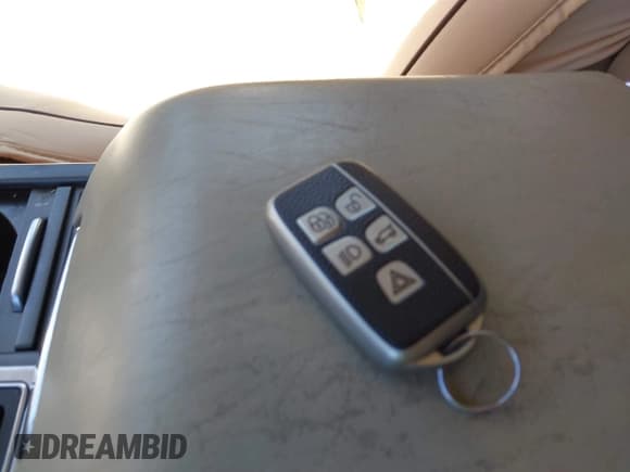 ✅ 2013 Land Rover Range Rover Sport HSE Lux • VIN: SALSK2D45DA763202 • Lot: 42885709. Listed on IAAI with 142,474 mi. Free auction sales archive from the USA and detailed vehicle history report at DreamBid. Image 11.