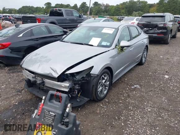 2023 Hyundai Sonata SEL z VIN KMHL64JA4PA313904, wystawiony jako IAAI lot #43266884 z przebiegiem 7 403 mil mil oraz . Historia ofert i sprzedaży dostępna na DreamBid. Obrazek 2.