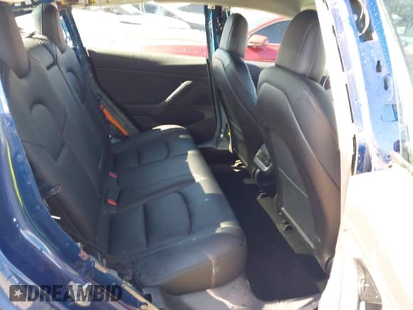 ✅ 2019 Tesla Model 3 Mid Range • VIN: 5YJ3E1EA9KF411696 • Lot: 43458080. Wystawiony na IAAI z przebiegiem 151 105 mil. Bezpłatny archiwum sprzedaży aukcyjnych z USA i szczegółowy raport historii pojazdu na DreamBid. Zdjęcie 8.