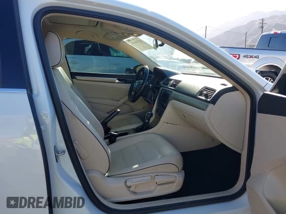 ✅ 2016 Volkswagen Passat SE • VIN: 1VWBT7A39GC011988 • Лот: 43416068. Опубликован ранее на IAAI с пробегом 135 182 миль. Бесплатный доступ к архиву аукционных продаж из США и подробный отчёт об истории автомобиля на DreamBid. Изображение 5.