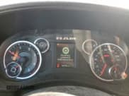 ✅ 2021 Ram 3500 Big Horn • VIN: 3C63R3HL7MG551764 • Lot: 81731235. Wystawiony na Copart z przebiegiem 146 796 mil. Bezpłatny archiwum sprzedaży aukcyjnych z USA i szczegółowy raport historii pojazdu na DreamBid. Zdjęcie 9.