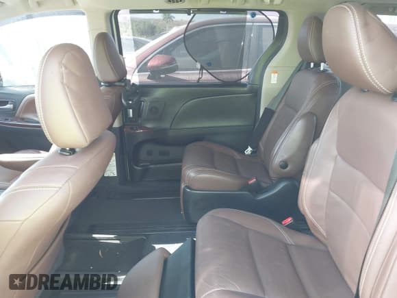 ✅ 2018 Toyota Sienna XLE • VIN: 5TDYZ3DC2JS954794 • Lot: 43708169. Listed on IAAI with 50,152 mi. Free auction sales archive from the USA and detailed vehicle history report at DreamBid. Image 8.
