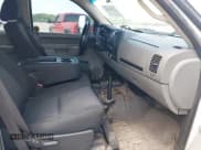 ✅ 2013 Chevrolet Silverado 2500HD • VIN: 1GB2KVCG3DZ319164 • Lot: 42796361. Wystawiony na IAAI z przebiegiem 267 872 mil. Bezpłatny archiwum sprzedaży aukcyjnych z USA i szczegółowy raport historii pojazdu na DreamBid. Zdjęcie 5.