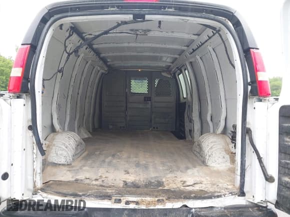 ✅ 2014 GMC Savana • VIN: 1GTZ7UCG6E1150070 • Lot: 42206445. Listed on IAAI with 368,428 mi. Free auction sales archive from the USA and detailed vehicle history report at DreamBid. Image 18.