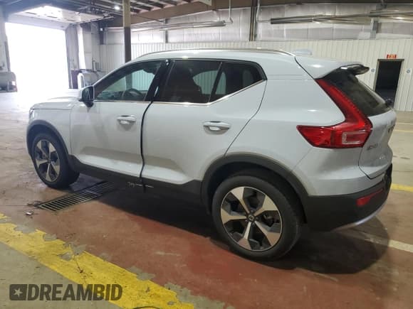✅ 2025 Volvo XC40 Core Bright Theme • VIN: YV4L12UJ4S2550704 • Lot: 66218795. Listed on Copart with 3,123 mi. Free auction sales archive from the USA and detailed vehicle history report at DreamBid. Image 2.