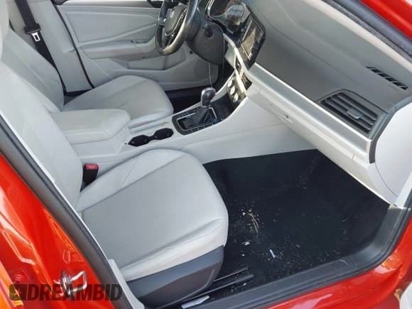 ✅ 2019 Volkswagen Jetta S • VIN: 3VWC57BU5KM056777 • Lot: 43290319. Wystawiony na IAAI z przebiegiem 113 856 mil. Bezpłatny archiwum sprzedaży aukcyjnych z USA i szczegółowy raport historii pojazdu na DreamBid. Zdjęcie 5.