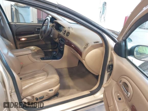 ✅ 1999 Chrysler 300M M • VIN: 2C3HE66G3XH737036 • Lot: 42617250. Wystawiony na IAAI z przebiegiem Nie podano. Bezpłatny archiwum sprzedaży aukcyjnych z USA i szczegółowy raport historii pojazdu na DreamBid. Zdjęcie 5.