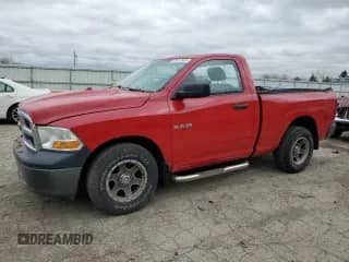 2010 Dodge 1500 ST z VIN 3D7JB1EK5AG180304, wystawiony jako Copart lot #51411955 z przebiegiem 145 452 mil mil oraz Szkoda całkowita • Salvage title. Historia ofert i sprzedaży dostępna na DreamBid. Obrazek 1.