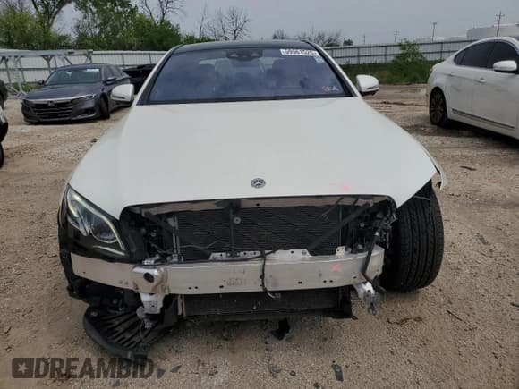 ✅ 2018 Mercedes-Benz E 400 • VIN: WDDZF6GB8JA381484 • Lot: 59561525. Listed on Copart with 69,367 mi. Free auction sales archive from the USA and detailed vehicle history report at DreamBid. Image 5.