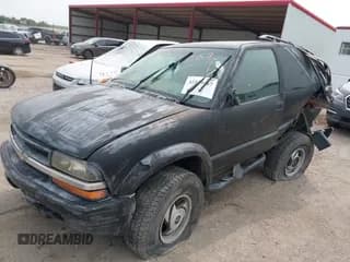 ✅ 2000 Chevrolet Blazer LS • VIN: 1GNCT18W3YK249760 • Lot: 42329467. Wystawiony na IAAI z przebiegiem Nie podano. Bezpłatny archiwum sprzedaży aukcyjnych z USA i szczegółowy raport historii pojazdu na DreamBid. Zdjęcie 2.