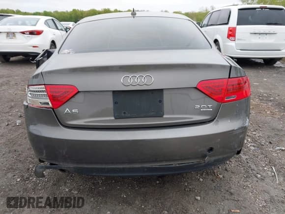 ✅ 2014 Audi A5 Premium Plus • VIN: WAULFAFR2EA028064 • Лот: 42213519. Опубликован ранее на IAAI с пробегом Не указан. Бесплатный доступ к архиву аукционных продаж из США и подробный отчёт об истории автомобиля на DreamBid. Изображение 17.
