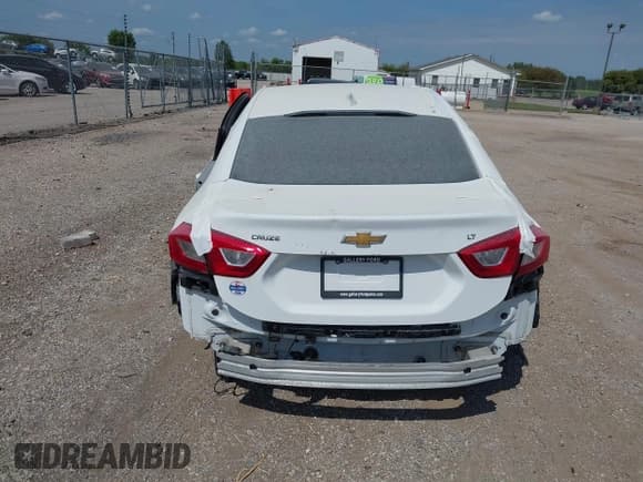 ✅ 2019 Chevrolet Cruze LT • VIN: 1G1BE5SM9K7118039 • Lot: 43106145. Listed on IAAI with Not provided. Free auction sales archive from the USA and detailed vehicle history report at DreamBid. Image 15.