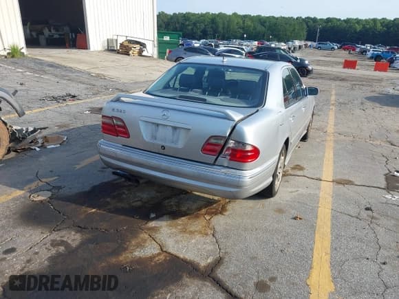 ✅ 2002 Mercedes-Benz E 320 • VIN: WDBJF65J22B489630 • Lot: 42787841. Listed on IAAI with 219,721 mi. Free auction sales archive from the USA and detailed vehicle history report at DreamBid. Image 4.